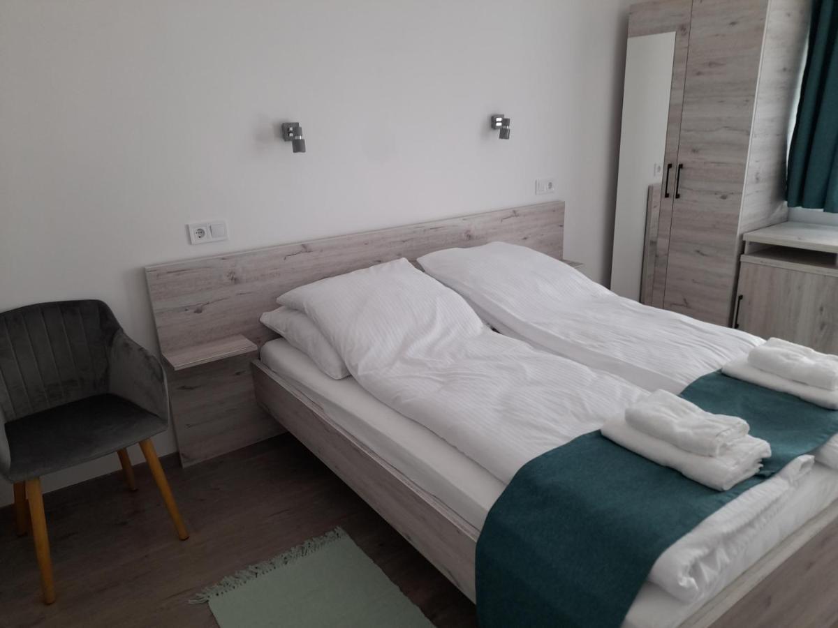 ハイデゥソボスロー Orion Panzio Bed & Breakfast エクステリア 写真