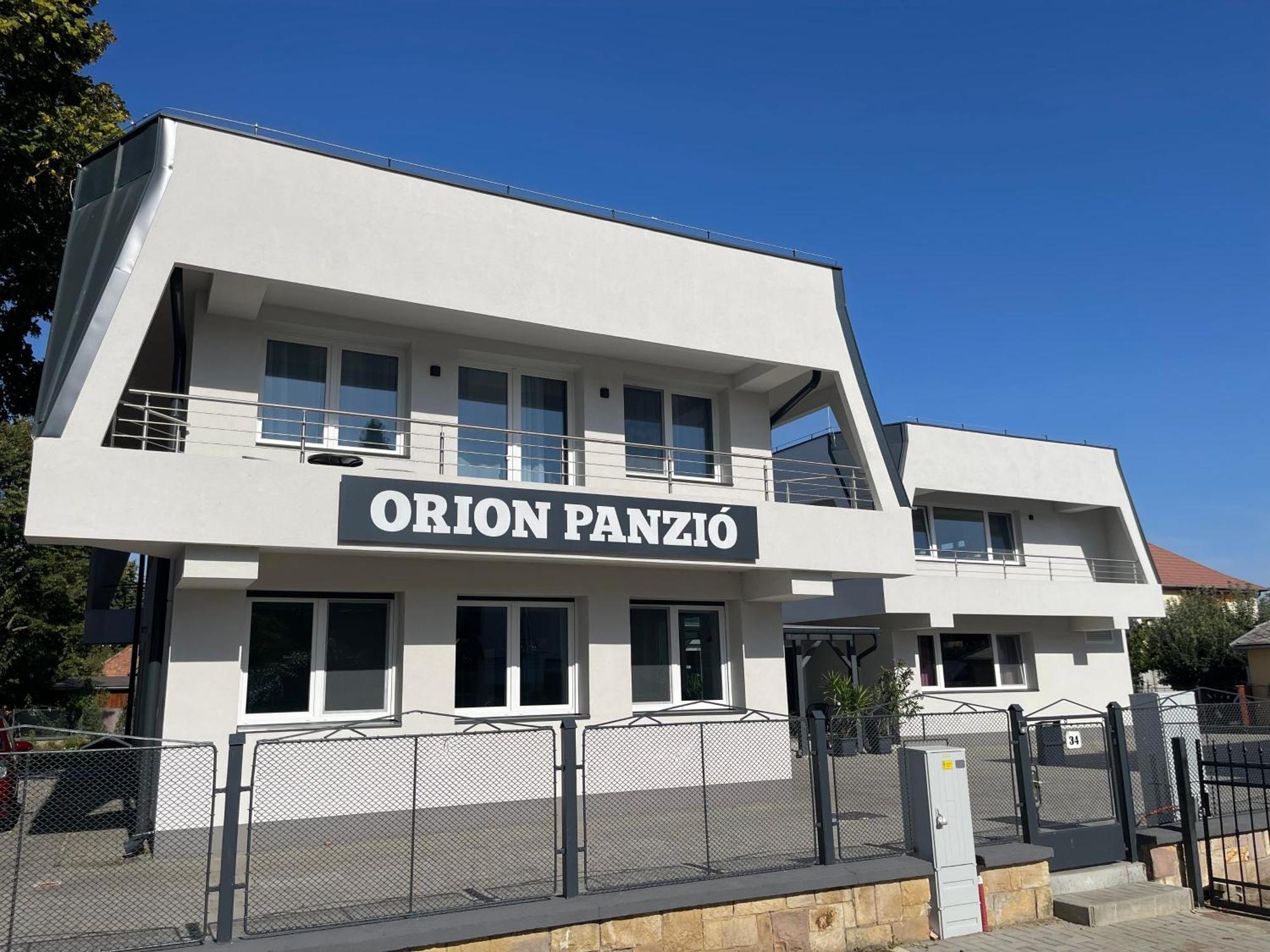 ハイデゥソボスロー Orion Panzio Bed & Breakfast エクステリア 写真