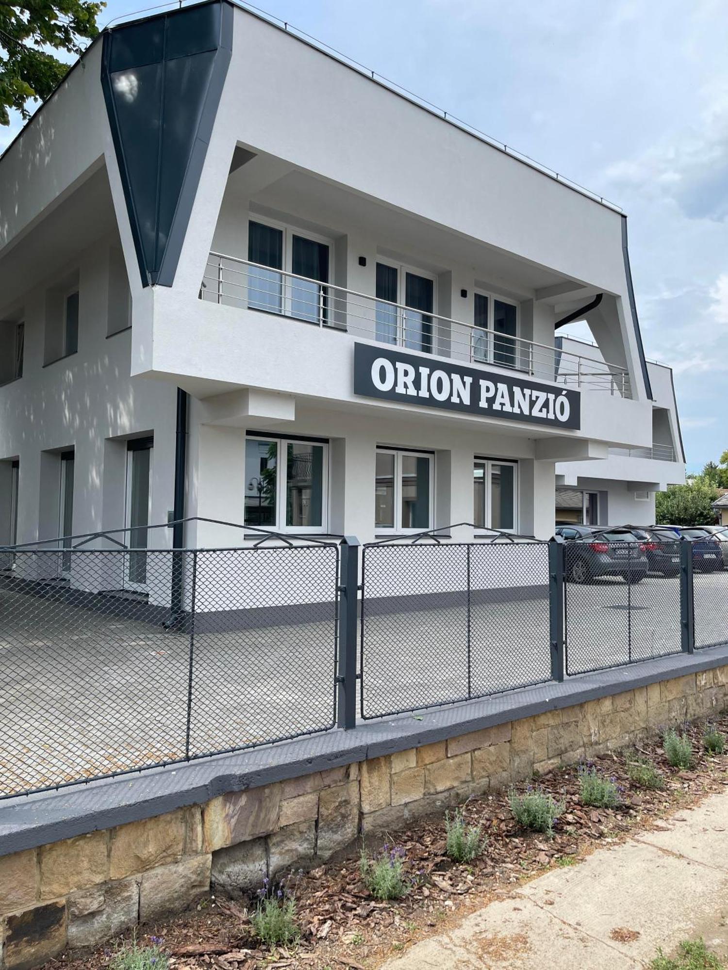 ハイデゥソボスロー Orion Panzio Bed & Breakfast エクステリア 写真