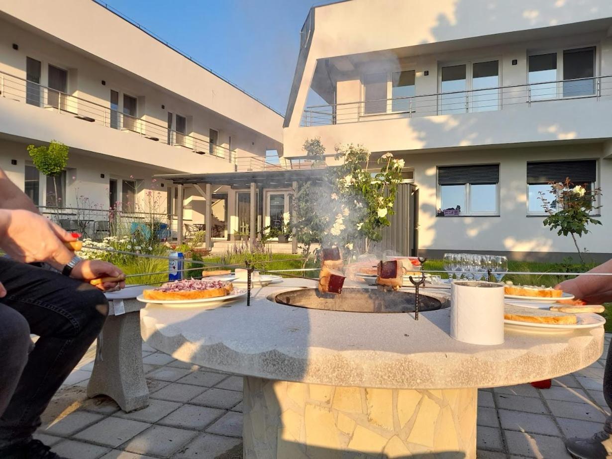ハイデゥソボスロー Orion Panzio Bed & Breakfast エクステリア 写真